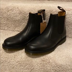 Dr. Martens Black 2976 Chelsea smooth